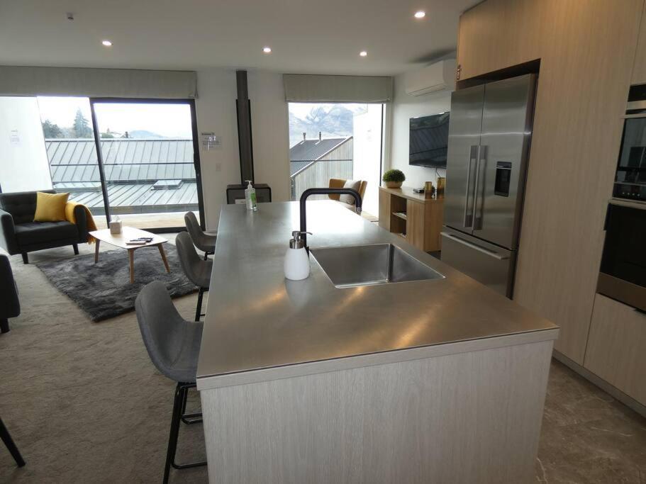 Remarkable, Cozy 3 Bedroom, 2 Bathroom Townhouse Κουίνσταουν Εξωτερικό φωτογραφία