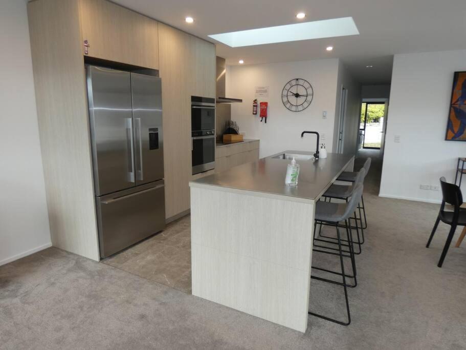 Remarkable, Cozy 3 Bedroom, 2 Bathroom Townhouse Κουίνσταουν Εξωτερικό φωτογραφία