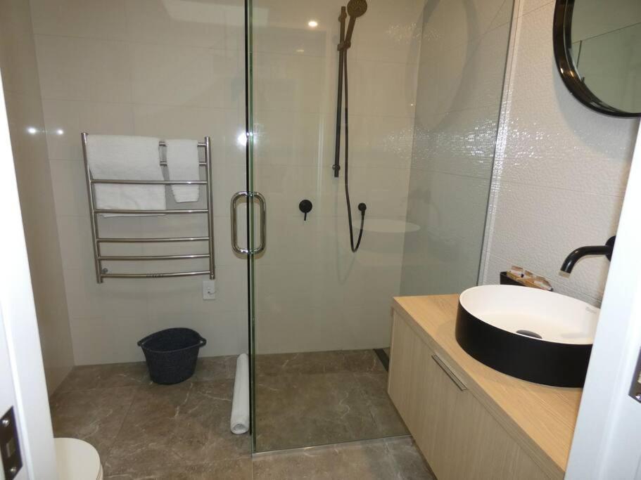 Remarkable, Cozy 3 Bedroom, 2 Bathroom Townhouse Κουίνσταουν Εξωτερικό φωτογραφία